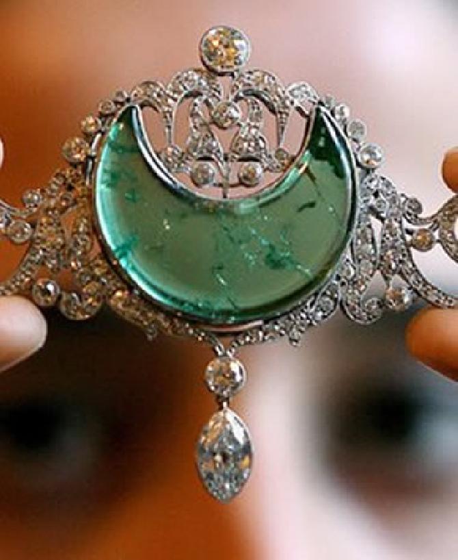 broche émeraude.jpg